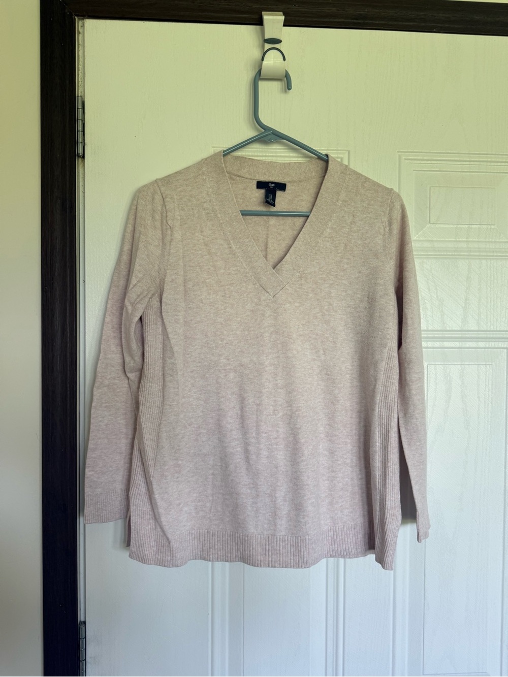 2 for $10 sale: GAP Light Pink V-Neck Knit cotton Sweater - M